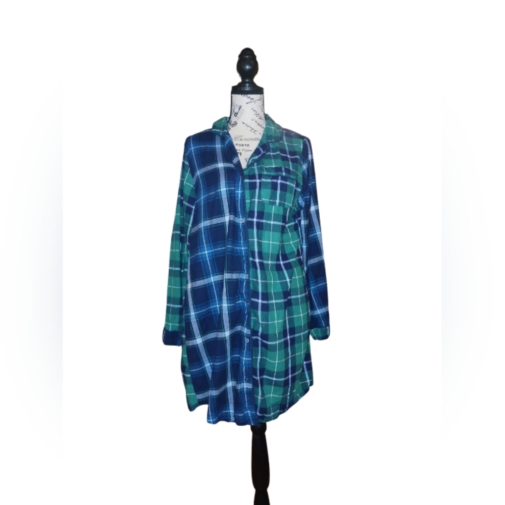 STARS AND ABOVE SKIRT LENGTH FLANNEL TOP